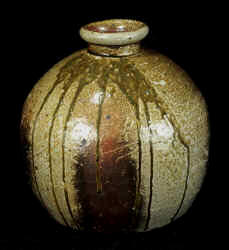 Nishihata-Vase7a.jpg (203542 bytes)